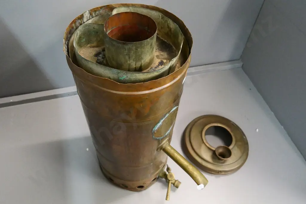 large Mercer Safety Geyser copper and brass thermette-style boiler with spigot tap H-650 Diameter 270 Image 1++