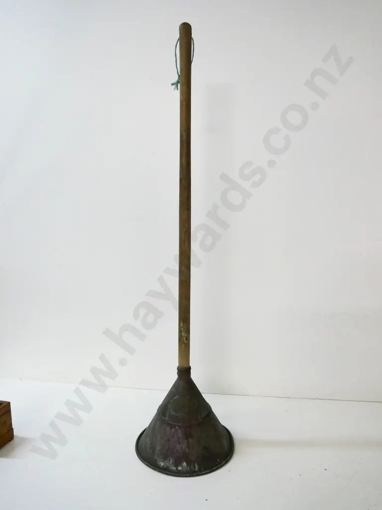 vintage British Vacuum Co. Swiftsure vacuum washer L-940 including wooden handle Image 1++