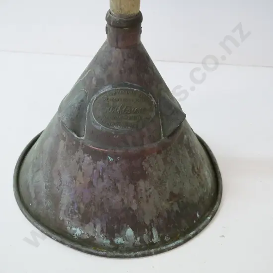 vintage British Vacuum Co. Swiftsure vacuum washer L-940 including wooden handle