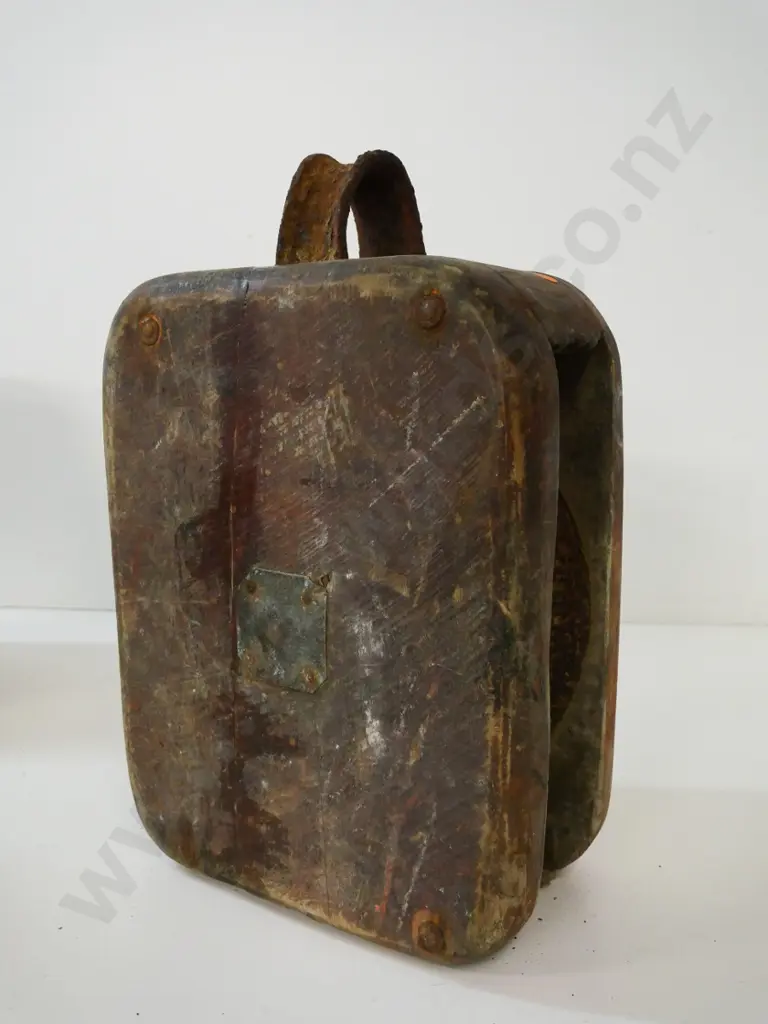 vintage large heavy duty block and table - significant corrosion to wheel and top loop H-430 W-270 D-140 Image 1++