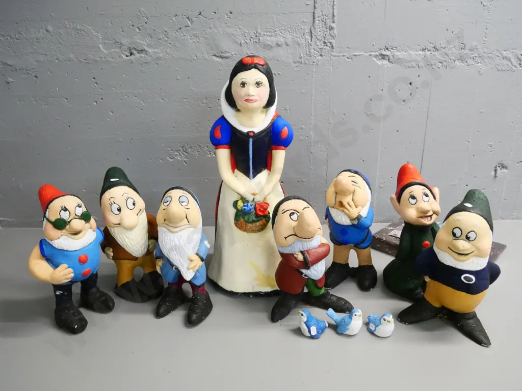 large painted concrete Snow White H-550 with 7 dwarves & 3 bluebirds (some chips) w/VHS tape & photos Image 1++