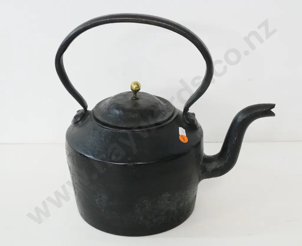 vintage cast iron kettle with brass handle on lid - minor corrosion inside H-320 W-330 Image 1++
