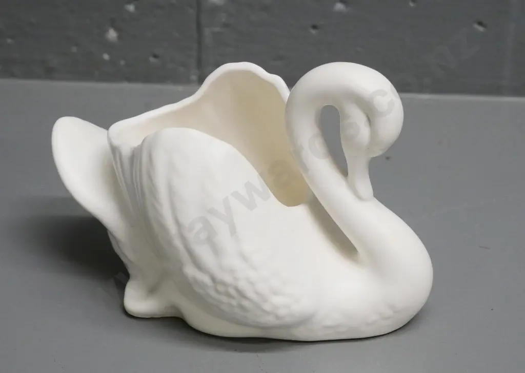 small Crown Lynn swan vase No. 154. H-105 L-145 Image 1++