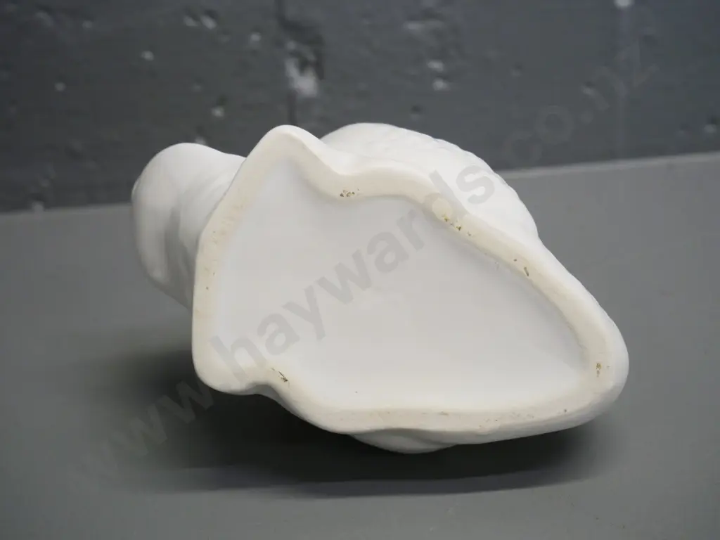 small Crown Lynn swan vase No. 154. H-105 L-145 Image 1++