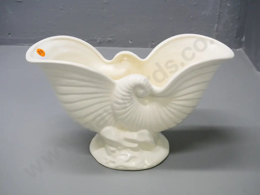 white Crown Lynn nautilus vase No. 550 Image 1++