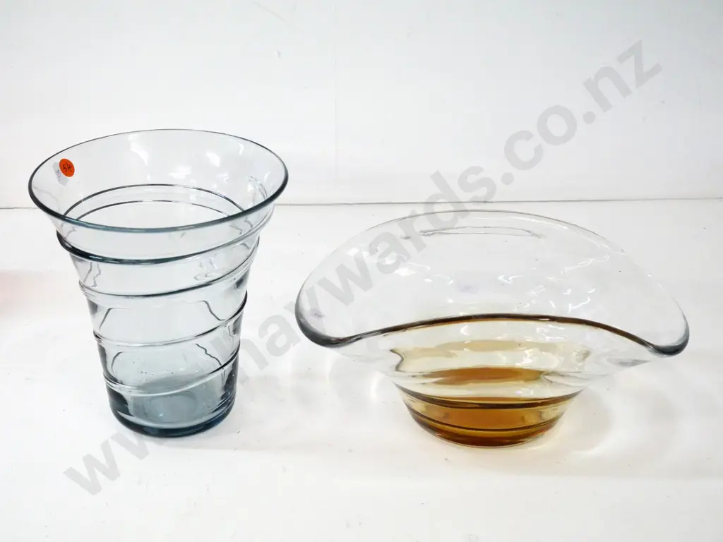 2 Whitefriars art glass items - vase H-200 and oval bowl L-280 Image 1++