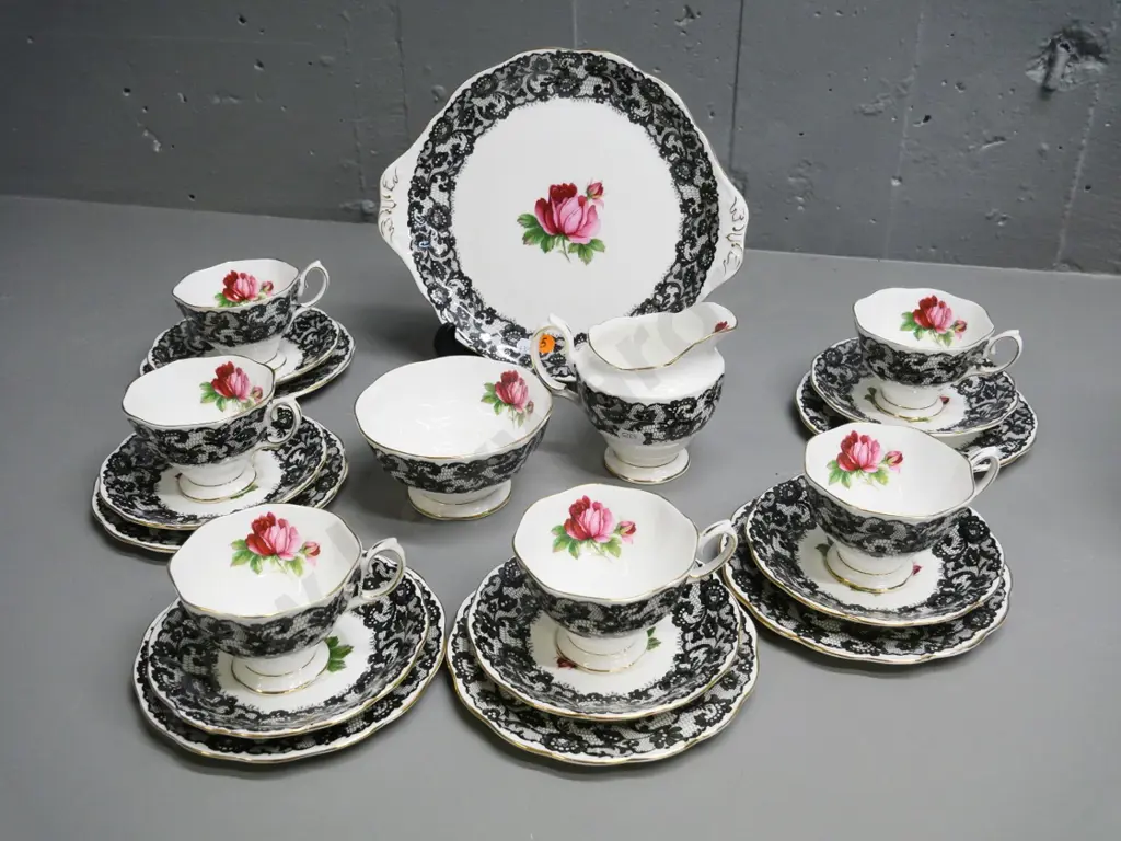 Royal Albert 'Senorita' 21-piece tea set - very good condition Image 1++