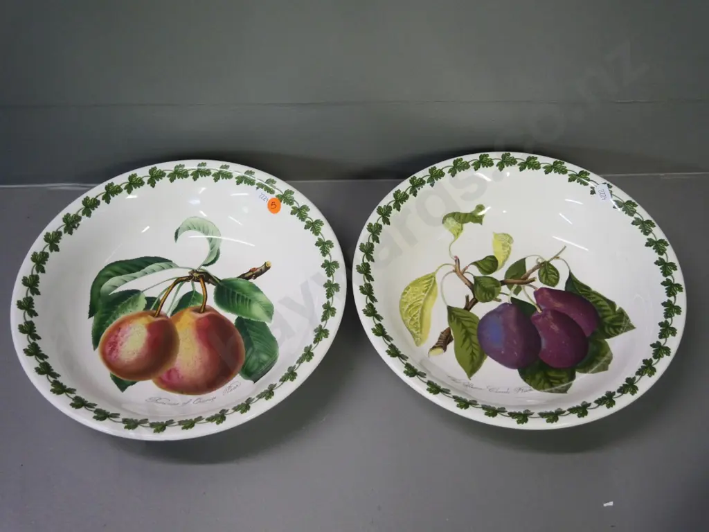 2 large Portmeirion 'Pomona' salad bowls, Diameter 270 Image 1++