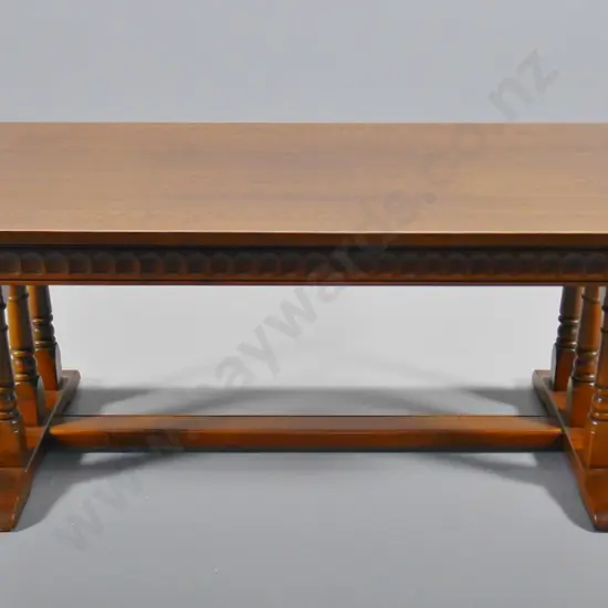 oak Tudor-style coffee table - refectory base w/turned column ends H-480 L-1270 W-590