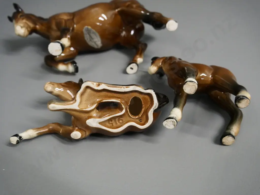 (Beswick) mare and 2 foals, one foal marked 915, mare is H-160 L-240 (1 foal has repair to leg) Image 1++