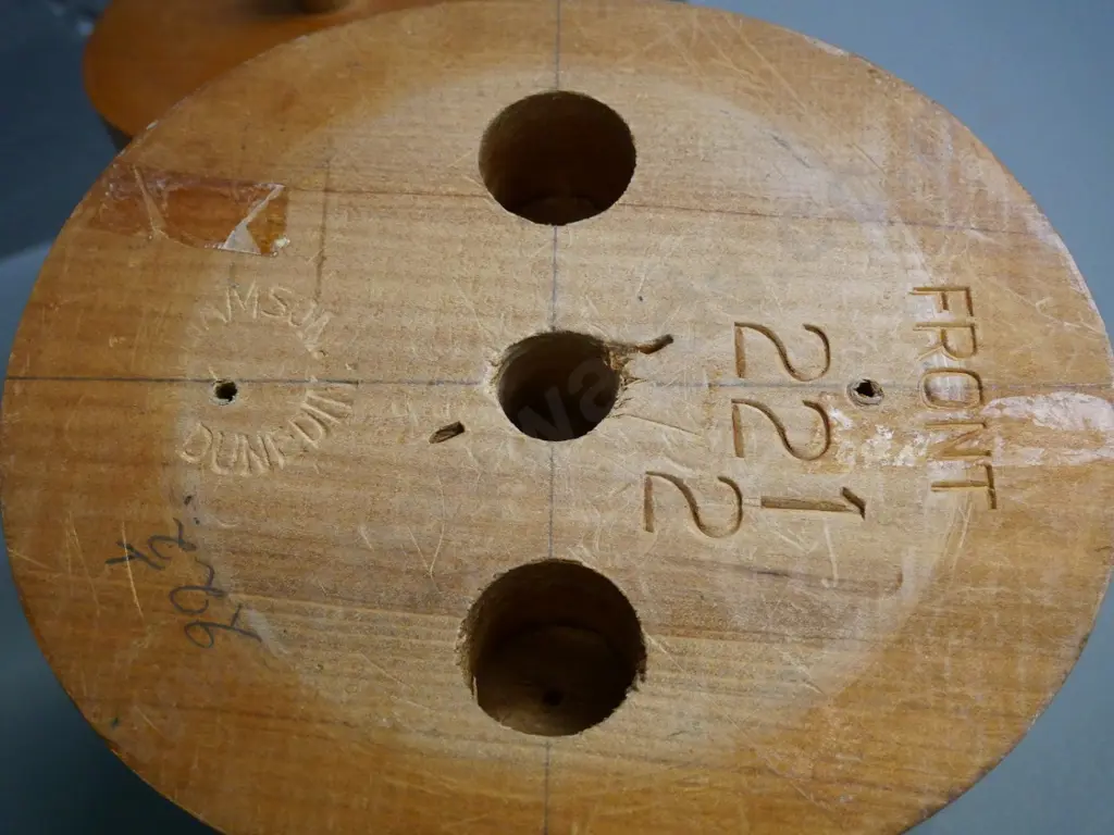 2-piece wooden hat block, marked Williamson Dunedin and size 22 1/2 H-300 Image 1++
