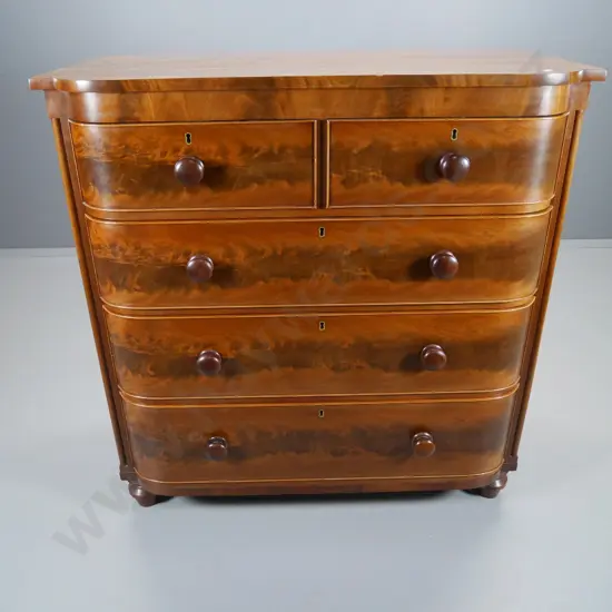 vintage mahogany bow-front 5-drawer chest w/ flame mahogany drawer fronts, brass escutcheons H-1170 W-1130 D-570
