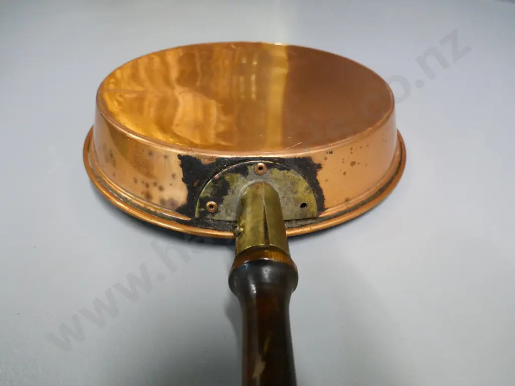 copper bed warmer - handle loose due to missing rivet, dent to pan L850 Image 1++