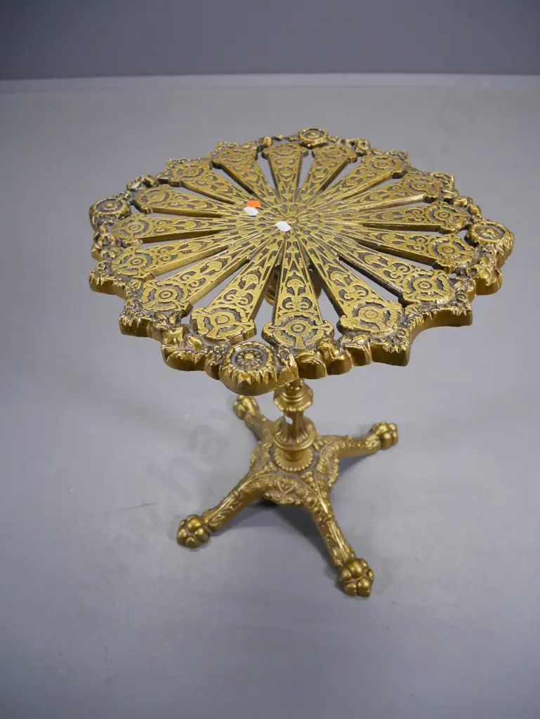 cast brass occasional pedestal  table H-520 Diameter 400 Image 1++