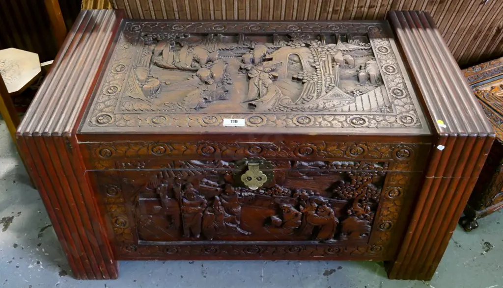 vintage Chinese carved camphorwood chest with brass catch and plate H-550 W-1040 D-560 Image 1++