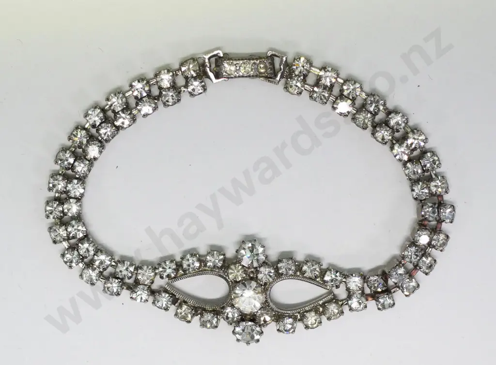 diamante bracelet 1 stone missing on clasp Image 1++