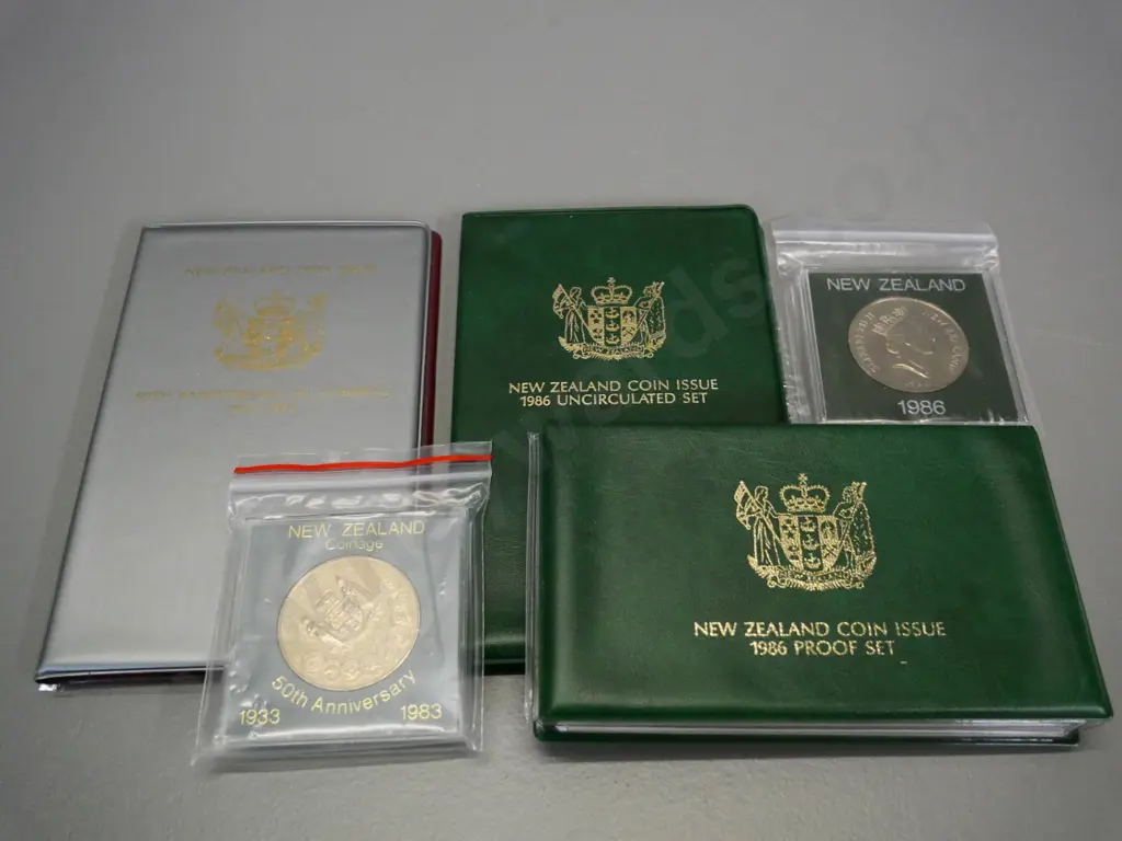 5 New Zealand collector coin items: 1983 collectors set, 1986 proof set & collector set, 1983 and 1986 dollars Image 1++