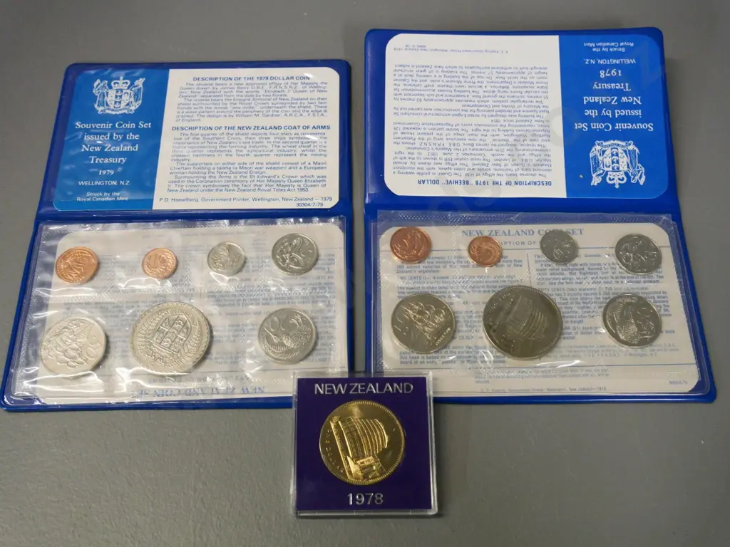 New Zealand collector coins: 1978 and 1979 souvenir sets and a 1978 cased dollar Image 1++
