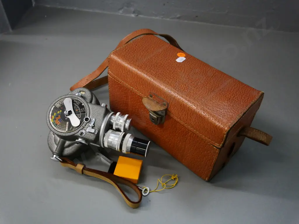 vintage Som Berthiot 8mm cine camera with fitted leather hard case Image 1++