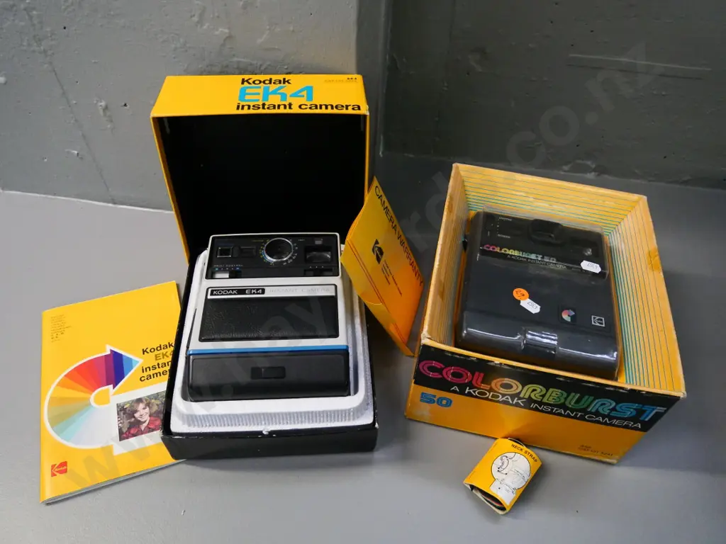 2 retro Kodak instant cameras in original packaging - Colorburst 50 and EK4 Image 1++