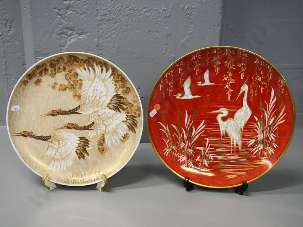 2 German cabinet plates with heron / crane motifs - Schumann and Kaiser, larger is D-300 Image 1++