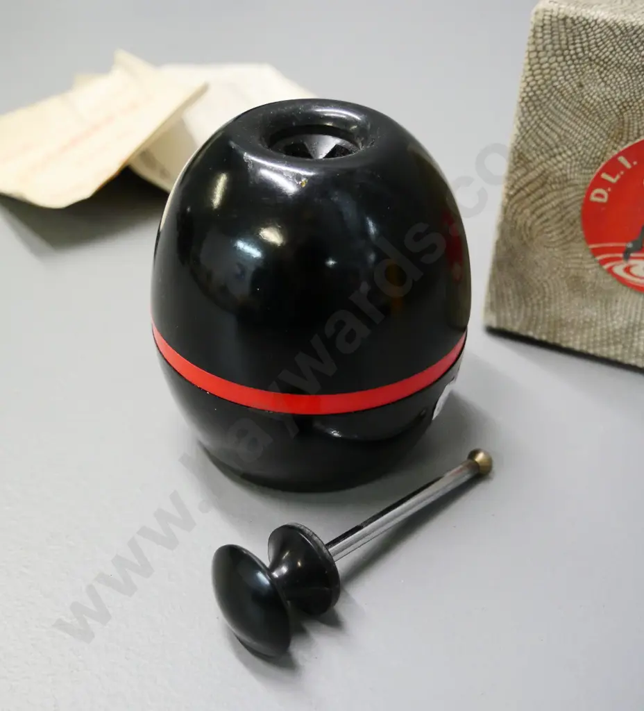 vintage Flamingo flintless table lighter with instructions and box - contains old batteries, may have corrosion Image 1++