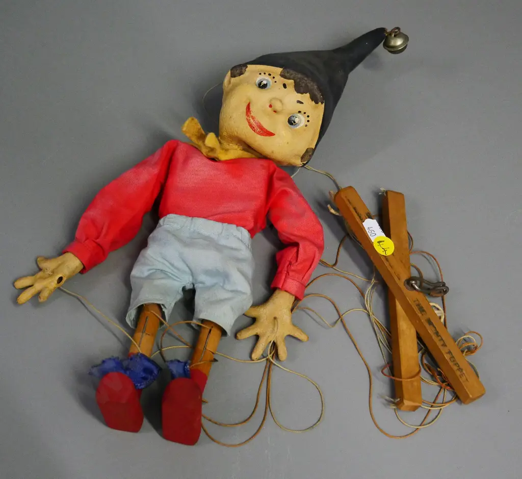 composite & wood Noddy marionette puppet, damage to one hand, strings a bit tangled H-360 Image 1++
