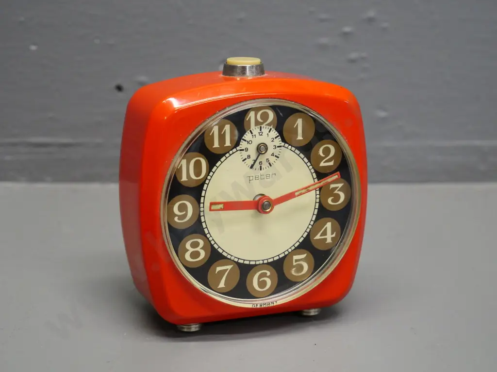 retro Peter orange metal-cased wind-up alarm clock H-100 W-85 Image 1++