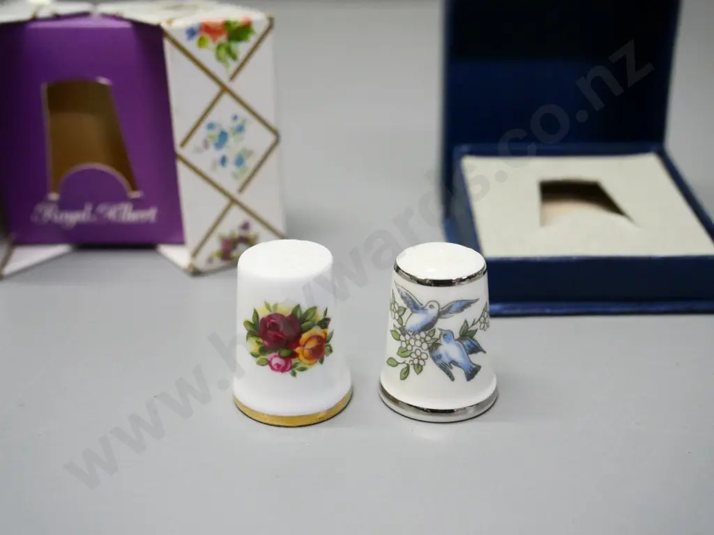 2 boxed English bone china thimbles - Royal Albert Old Country Roses and a Royal Worcester bird Image 1++