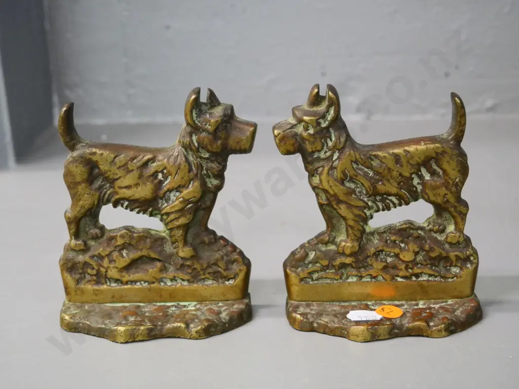pair of cast brass Scottie dog book-ends H-120 W-100 Image 1++