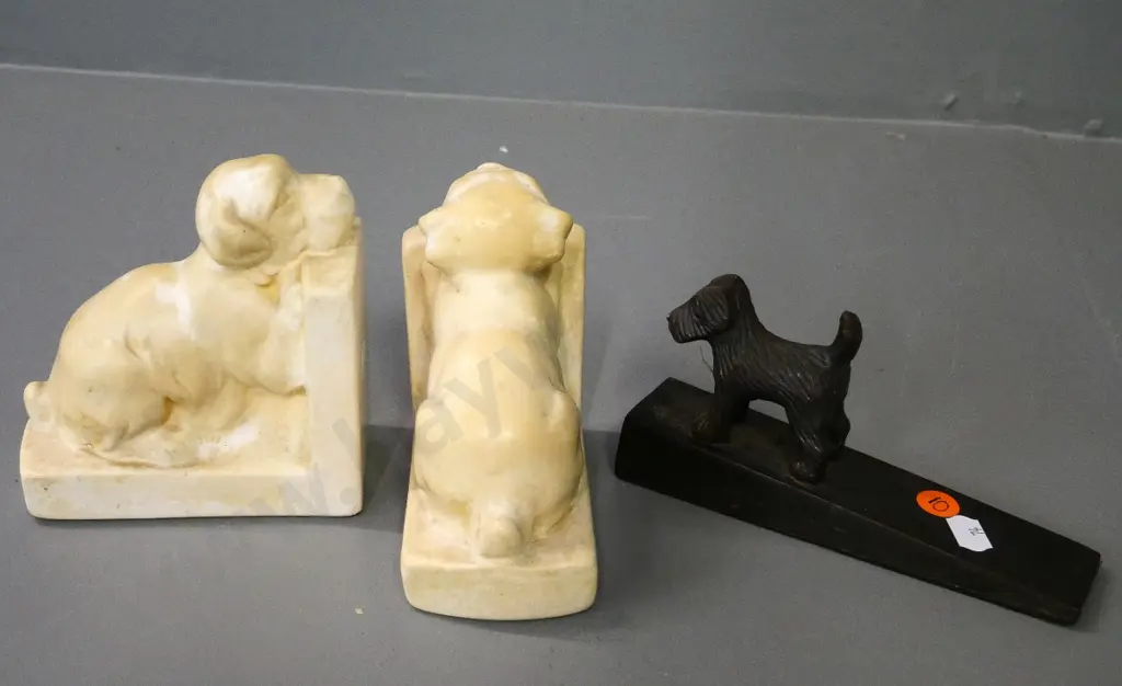 cast metal dog theme door wedge stop and a pair of ceramic book-ends H-120 Image 1++