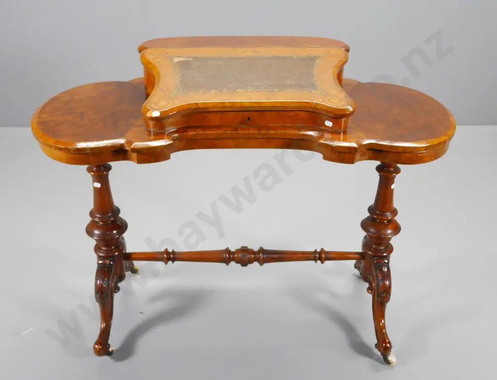 Victorian walnut slope-top writing desk with marquetry on lid, porcelain casters, damage to leather H810 W1020 D480 Image 1++