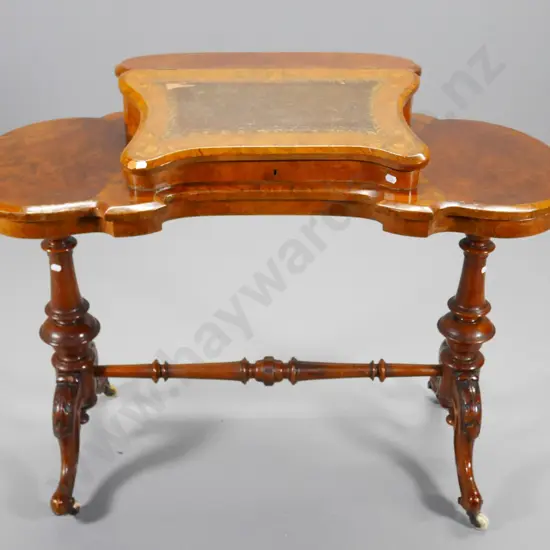 Victorian walnut slope-top writing desk with marquetry on lid, porcelain casters, damage to leather H810 W1020 D480
