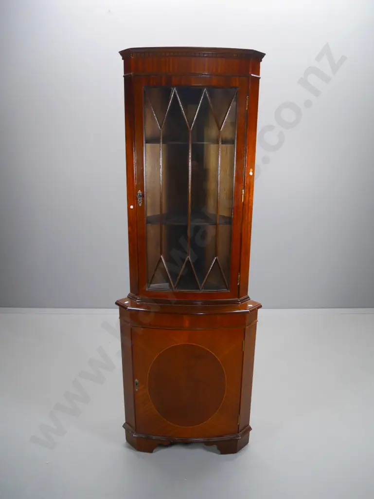reproduction corner cabinet w/display top w/wooden astragals, quartered veneer lower doors, keys H1820 W660 D400 Image 1++