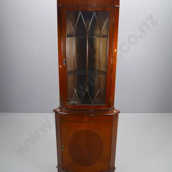 reproduction corner cabinet w/display top w/wooden astragals, quartered veneer lower doors, keys H1820 W660 D400