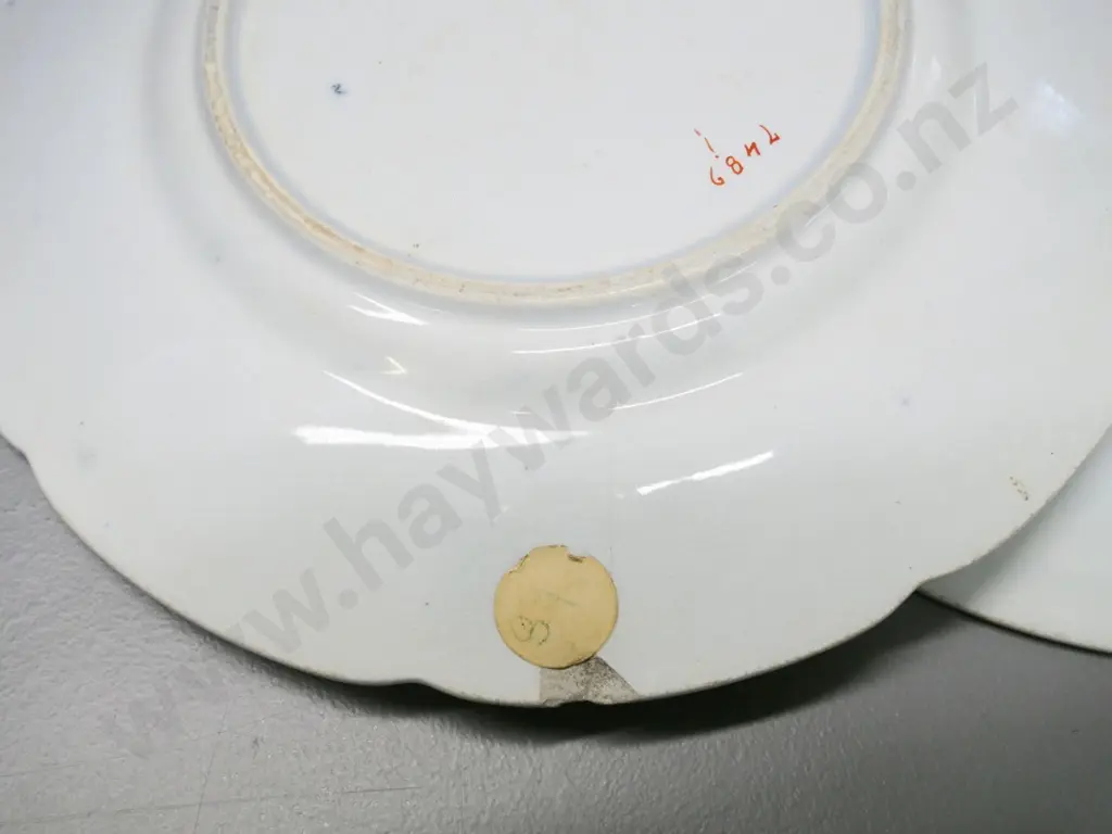 early oriental pattern cabinet plates - one has chip on back and crack - diameter 240 Image 1++