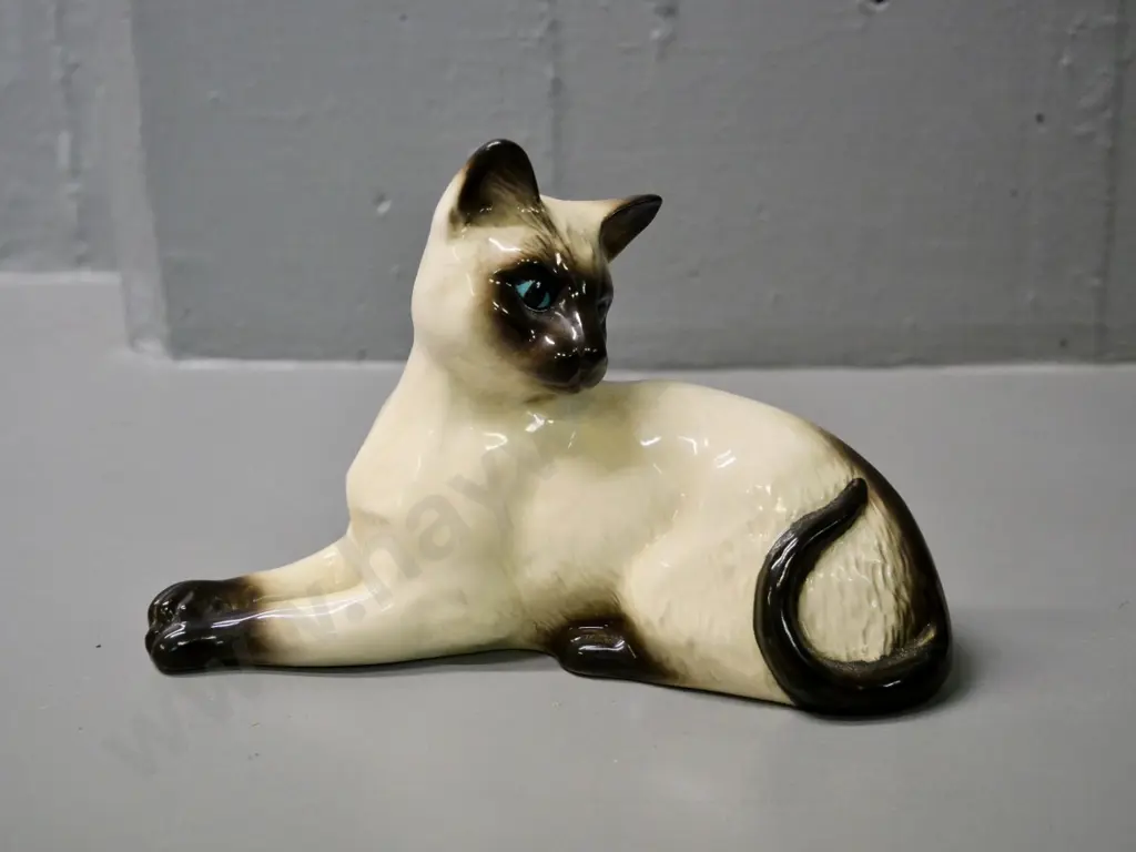 Royal Doulton Siamese cat figure H-130 L-200 Image 1++