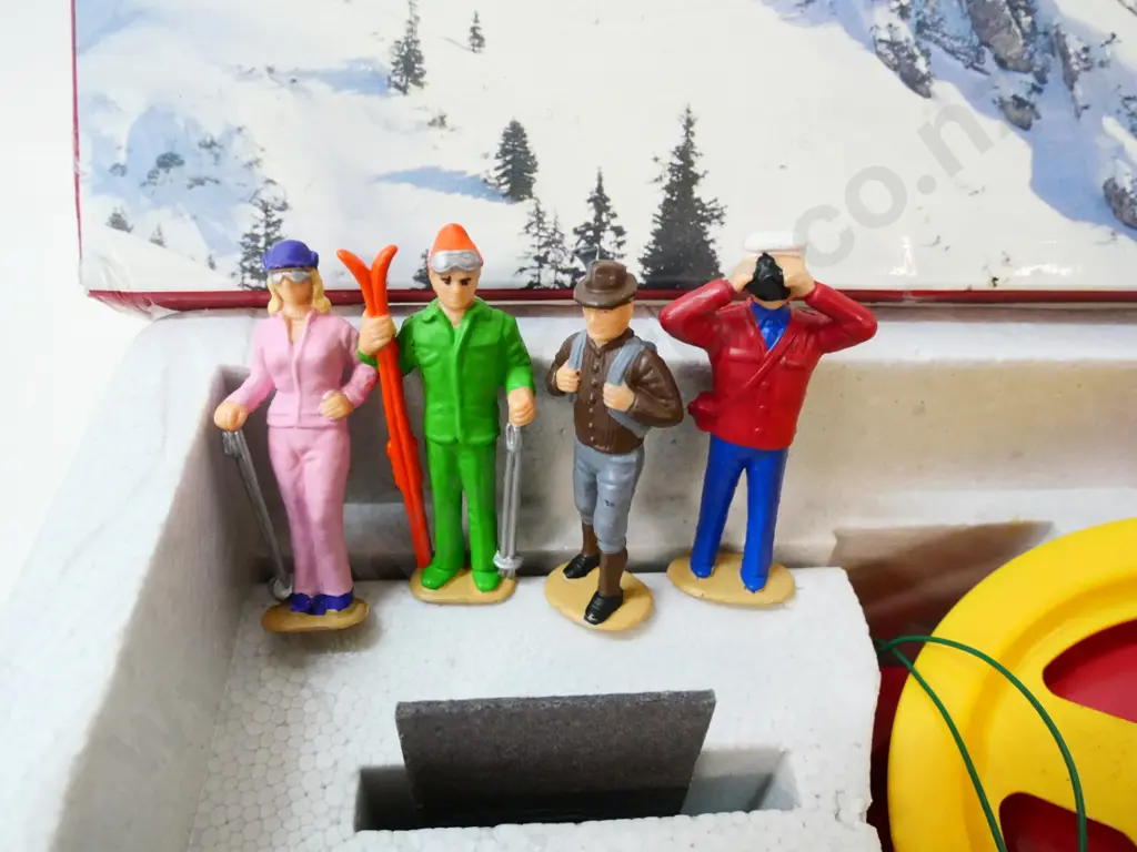 Rigiduo toy ski-hill gondola set with 2 gondola cars, 4 figures, paper tickets  (untested, no returns) Image 1++