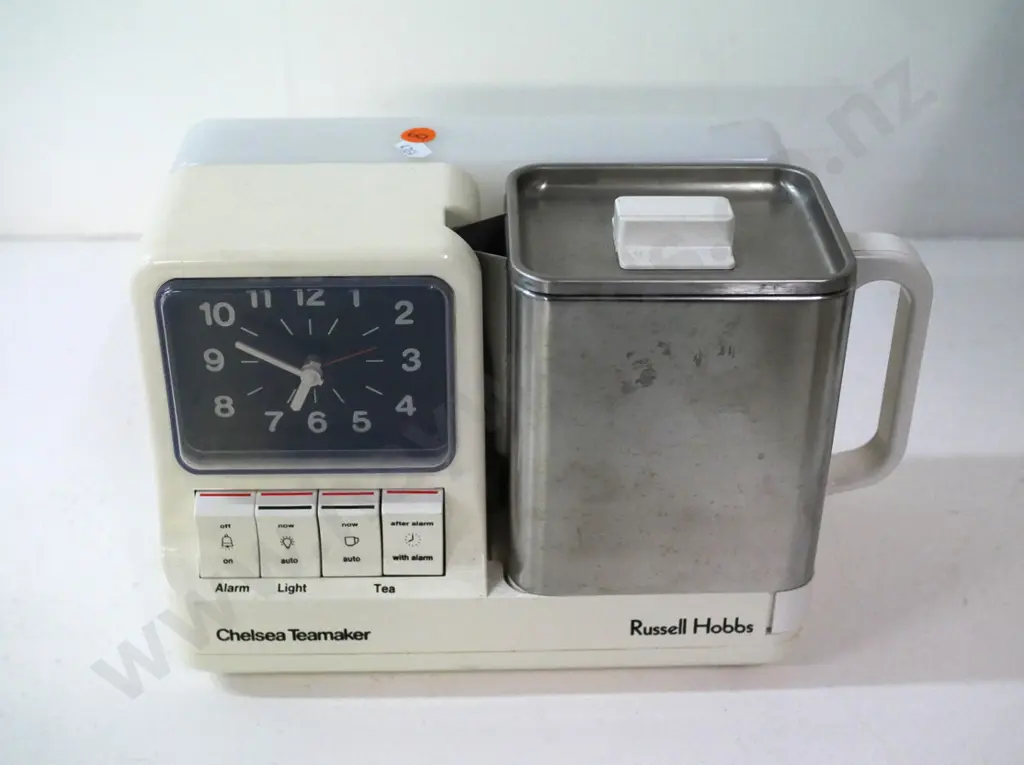 retro plastic-cased Russell Hobbs Chelsea automatic tea maker H-190 W-300 D-150 Image 1++