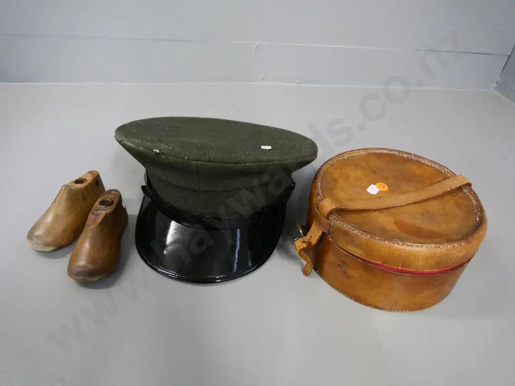 Hill's hats Wellington peaked cap, wooden child's shoe forms, vintage leather collar box & contents - some wear and tear Image 1++