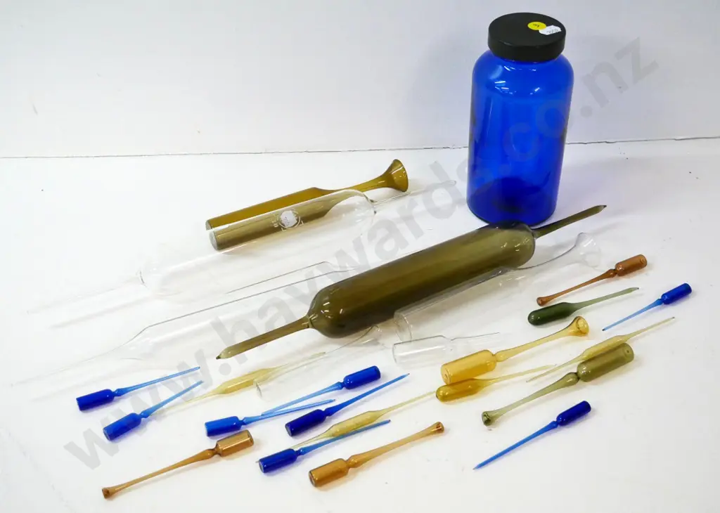 various very fine glassware items - 2 largest marked Schott, and a blue glass jar Image 1++