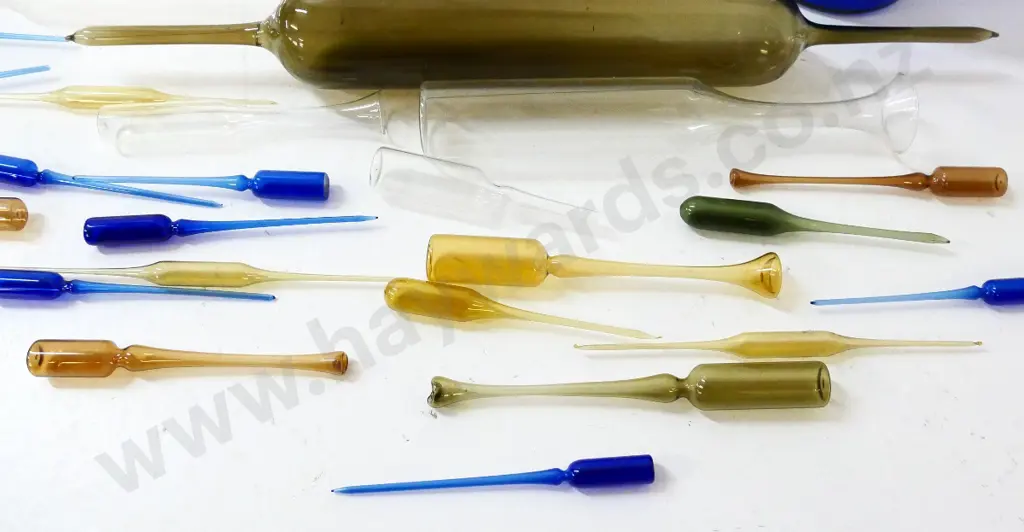 various very fine glassware items - 2 largest marked Schott, and a blue glass jar Image 1++