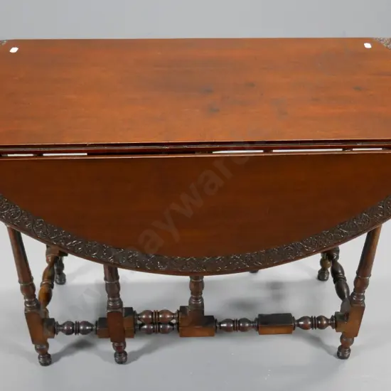 mahogany gate-leg table with carved edge, turned column base, chip to top H-610 slightly oval 900 x 890