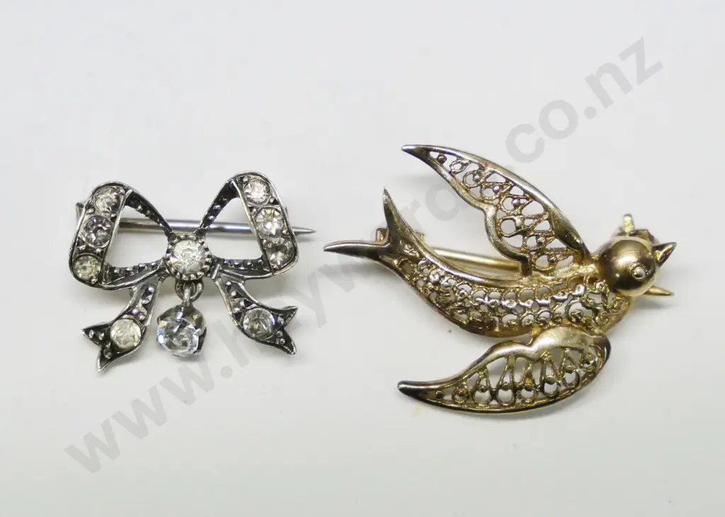 silver bow brooch & a silver bird brooch both stamped 925 Image 1++
