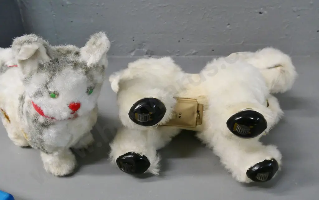 2 retro Japanese battery powered toys - poodle & kitten, kitten has scorch marks, both untested, no returns. Poodle L340 Image 1++