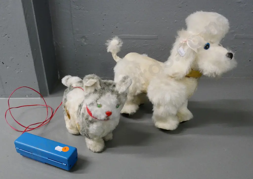 2 retro Japanese battery powered toys - poodle & kitten, kitten has scorch marks, both untested, no returns. Poodle L340 Image 1++