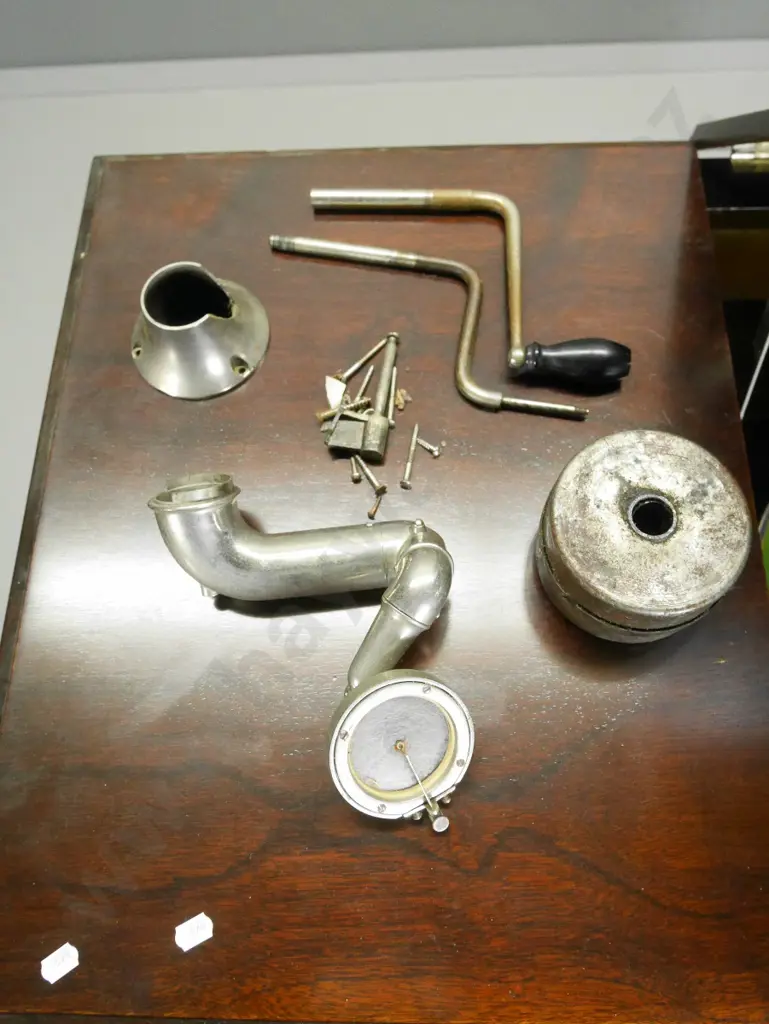 restorer's Mastercraft wind-up gramophone in mahogany lift-top cabinet - mechanism disassembled H800 W820 D530 Image 1++