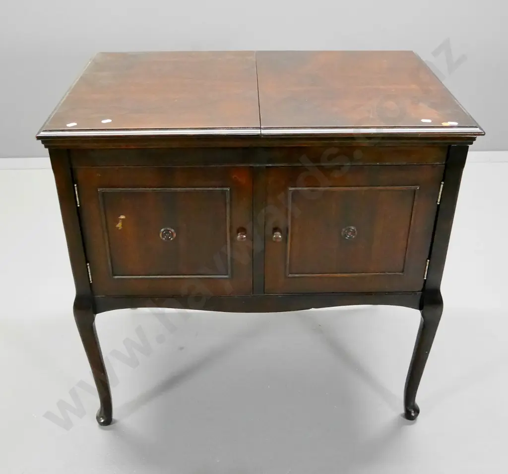 restorer's Mastercraft wind-up gramophone in mahogany lift-top cabinet - mechanism disassembled H800 W820 D530 Image 1++