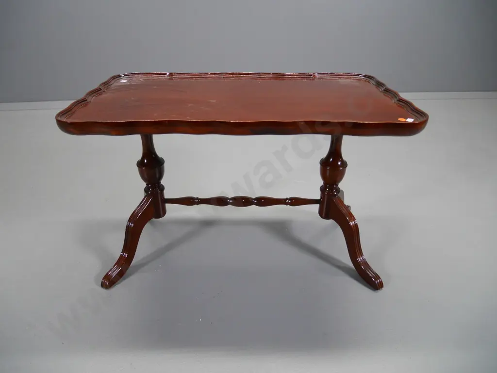 reproduction mahogany coffee table with pie-crust edge, turned stretcher base H-440 WL-740 W-420 Image 1++