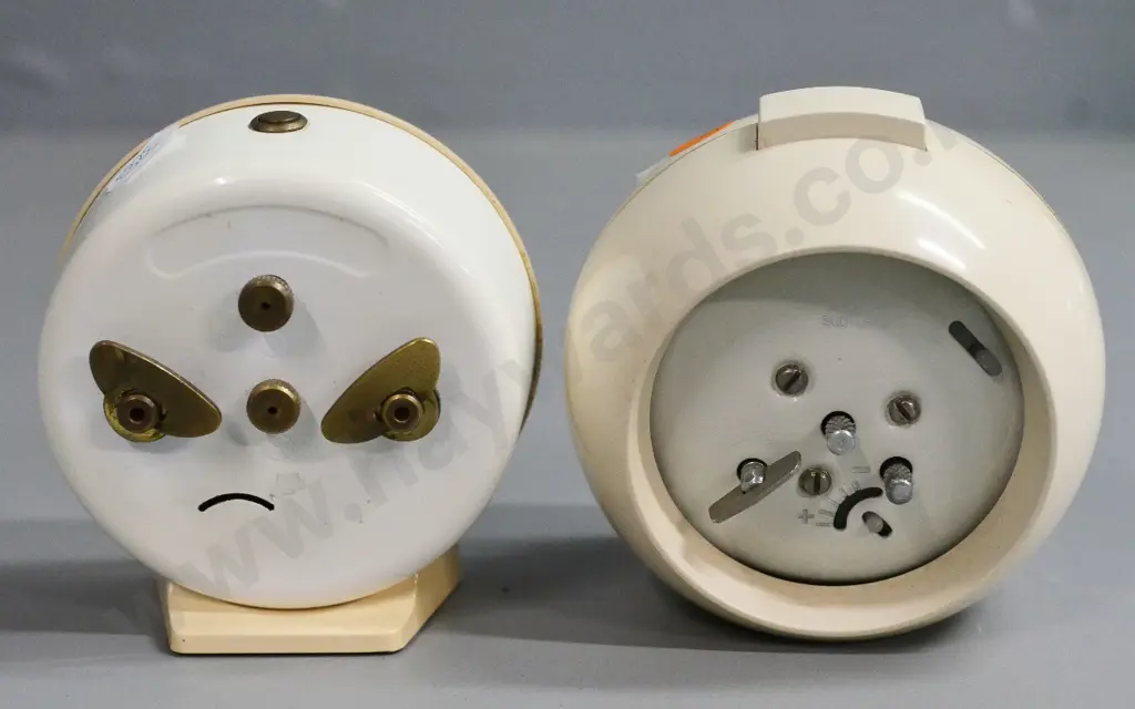 two retro wind-up plastic-cased bedside alarm clocks - Westclox Benita D-100 and Jungens Astra Image 1++